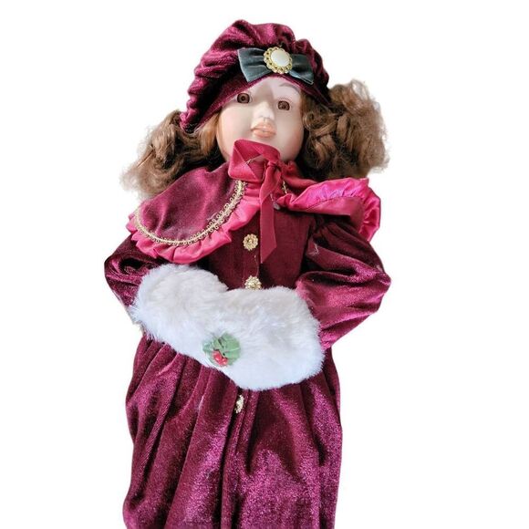 Porcelain doll 1983   - Picture 1 of 5